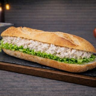 Baguette De Ensalada De Pollo