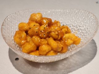 51. bolitas de lomo cerdos caramelizados con salsa agridulce casera