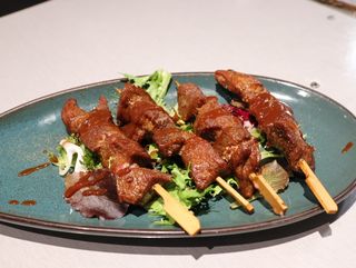 60. Brochetas De Terneras  Barbacoa ( 4 pinchos)