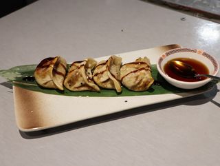 18. Gyoza A La Plancha (4 uds.) 