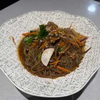 43. fideos singapur con carnes y verduras orientales en salsa