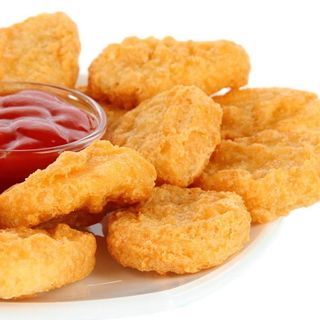 Nuggets De Pollo Con Salsa Alioli Y Brava