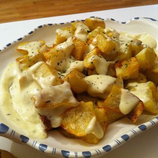 Patatones con Salsa Alioli Plato