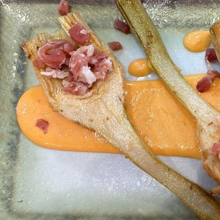 Alcachofas Salteadas con Jamón y Salmorejo Plato