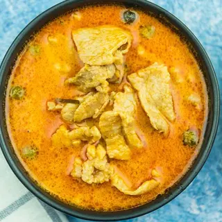 Geang Paneang Pollo