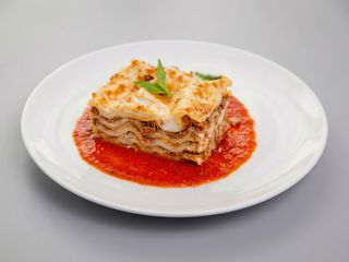 MARTES. Lasaña de vaca madurada al carbón