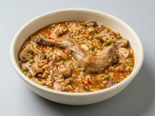 JUEVES. Arroz meloso con conejo de monte y alcachofas frescas