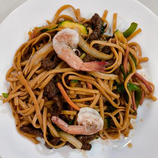 25 Tallarines fritos con 3 delicias
