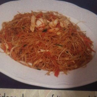 Fideos fritos con 3 delicias