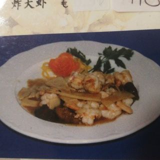 Gambas con bambú y setas chinas