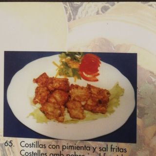 Costillas de cerdo con sal y pimienta frita