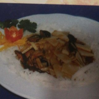 Bambú y setas chinas salteadas