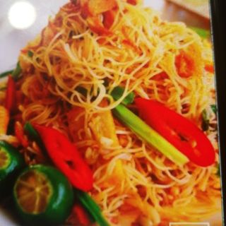 Fideos estilo thailandés