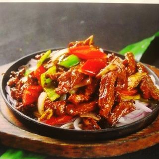 Ternera con salsa cacahuete a la plancha de estilo thailandés