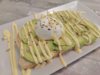 Menú Benedict al aguacate