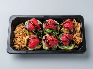 Tempura Maki Tuna con Frambuesas (6 uds.)
