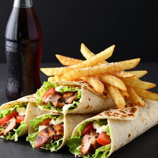 Oferta 4. ( 4 Durum o doner o hamburguesa, patata y Coca-Cola 2 lt)