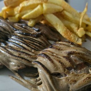 Pechuga al ajo negro tostado