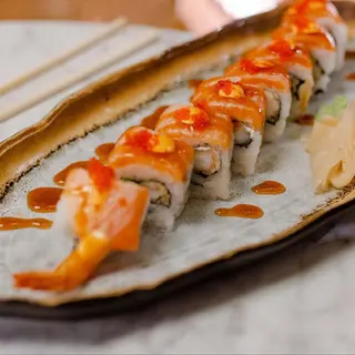 35A- Dragon roll de salmon flameado 8p