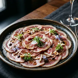 Carpaccio de pato con vinagreta de manzana