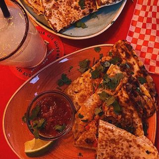 Quesadillas de cerdo (pulled pork)