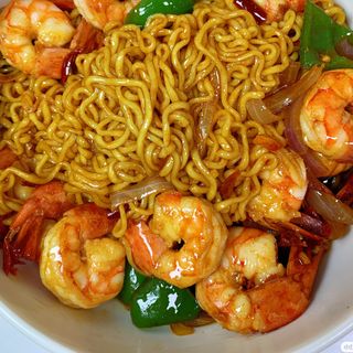 Yakisoba con gambas