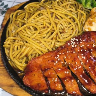 Yakisoba (pollo rebozado)