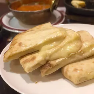 Cheese And Garlic Naan