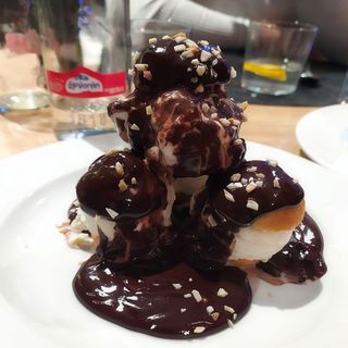 Profiterol Gigante