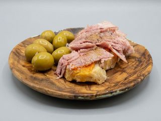 Tapa de Chapata de Lacón con Salmorejo