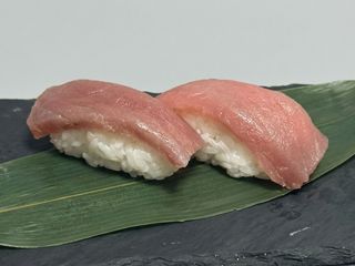 -A16-Sushi atún (2 uds.)