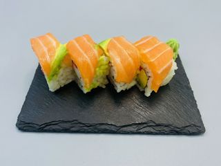 Dragón Roll Salmón (4 Uds.)