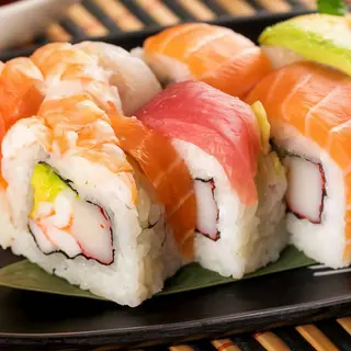 Dragón Roll Atún (4 Uds.)