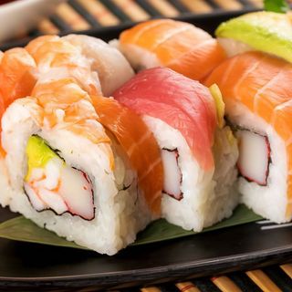Dragón Roll Atún (4 Uds.)