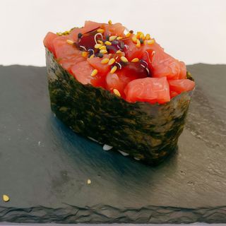 Sushi Gunkan De Atún (1 Ud.)