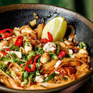 Wok de  pollo nodles y verduras