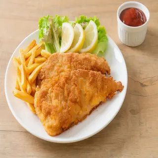 Escalope Con Ensalada Y Patatas