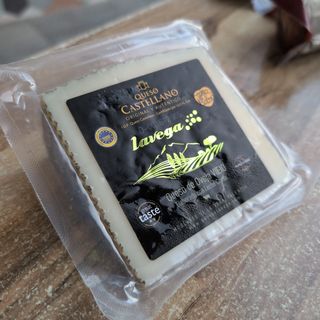 Queso puro de oveja viejo 