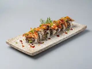 Uramaki de anguila