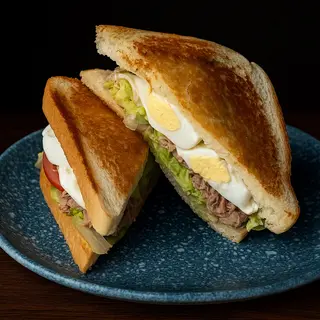 Sándwich Vegetal De Atún