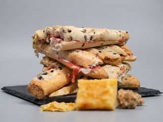 Flautín De Olivas Negras Con Jamón