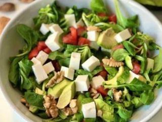 Amanida Amb Formatge Fresc