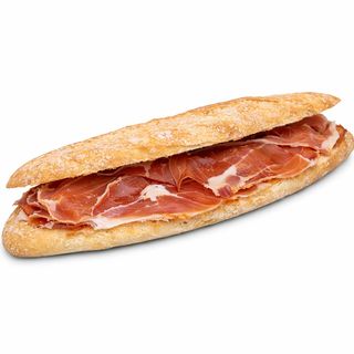 Bocata tortilla de jamón serrano