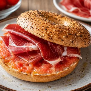 Bagel Jamón + Tomate 