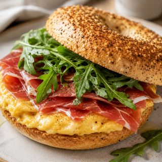 Bagel tomate + tortilla queso + Jamón Teruel