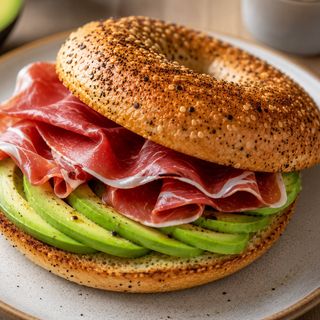 Bagels aguacate + jamón 