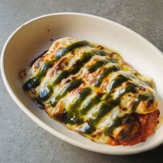 Canelón de atún con pesto de pistachos