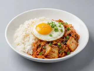Arroz con kimchi frito