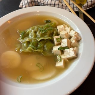 Sopa de Mandu con Tofu (Vegano)