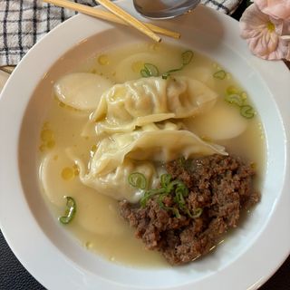 Sopa de Mandu con Bulgogi